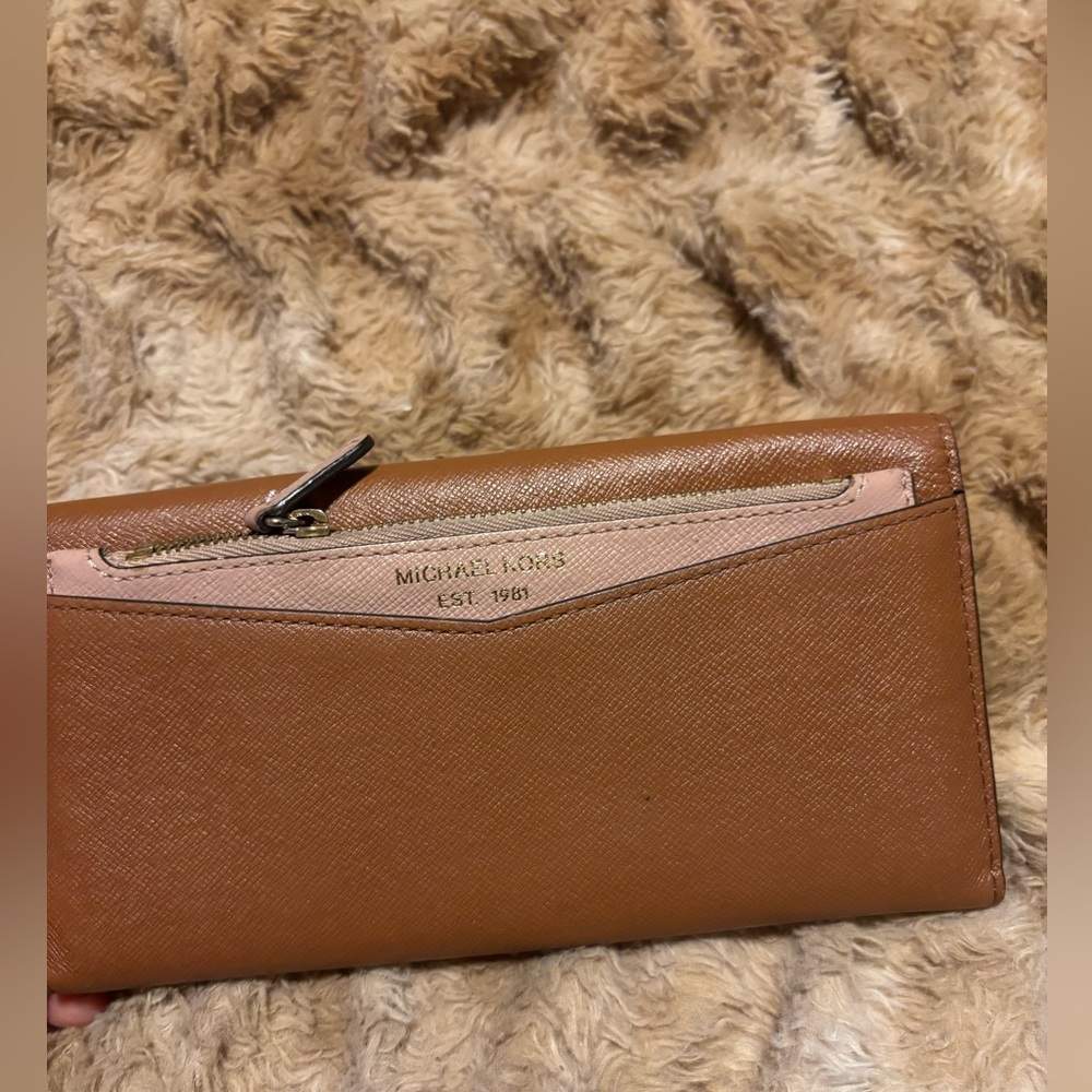 Michael Kors Wallet - Picture 8 of 10